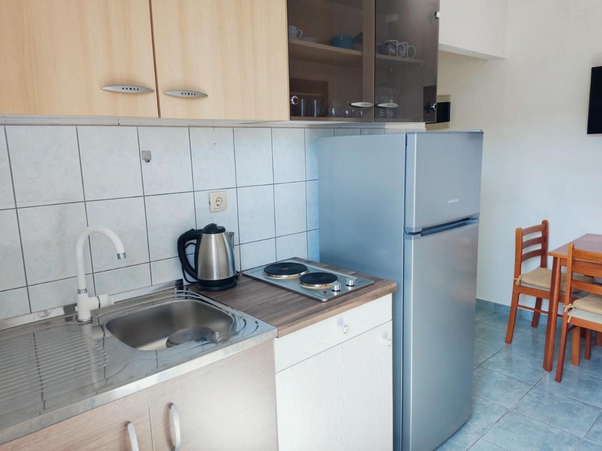 Studio Apartment *